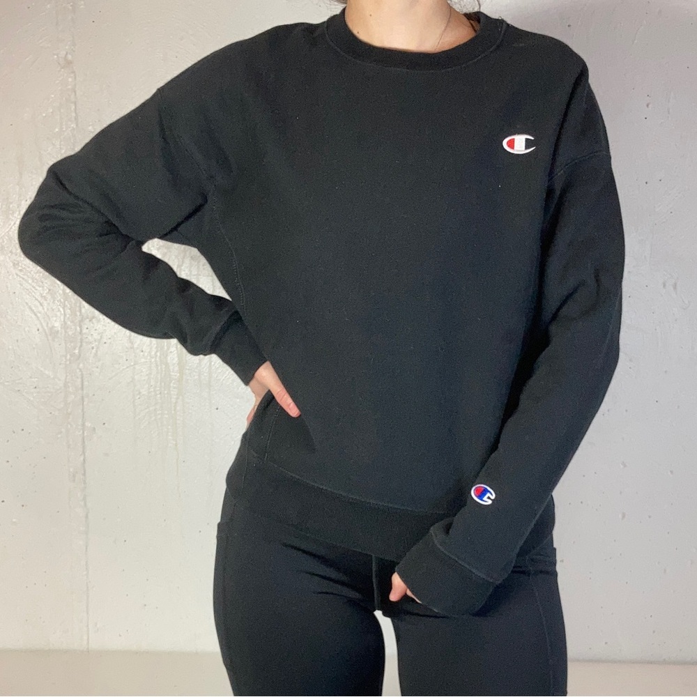 Classic Cropped Black Champion Crewneck Logo  Sweatshirt